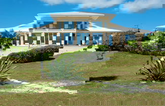 Foto 1 - Seaside Sanctuary: Private Estate With Heated Pool