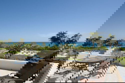 Foto 11 - Seaside Sanctuary: Private Estate With Heated Pool