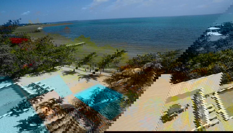 Foto 1 - Large Oceanfront Villa With Pool Close to Village