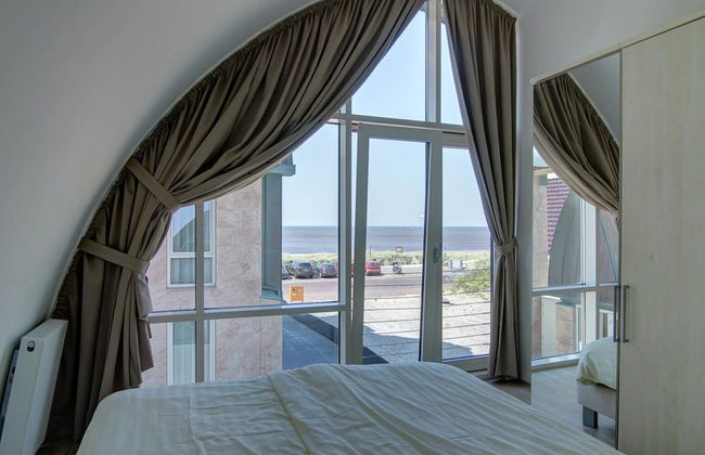 Luxury Apartment in a Residence Right on the Boulevard and the Beach - Foto 8