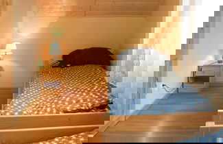 Foto 3 - Cottage With Fireplace, Right on the Lake, Ryn