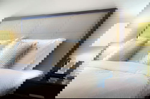 Foto 1 - Scenic Views & Top Amenities - Address