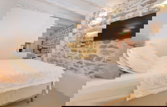 Foto 1 - Chic and Stylish Old Town Rovinj Apartment