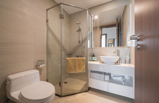 Vinhomes Green Bay Luxury Apartment - Photo 15