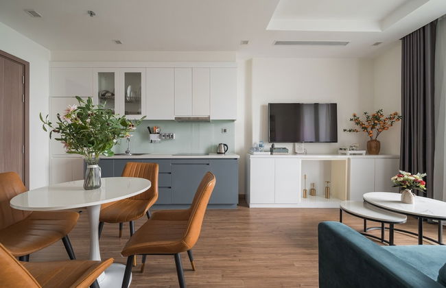 Vinhomes Green Bay Luxury Apartment - Photo 9