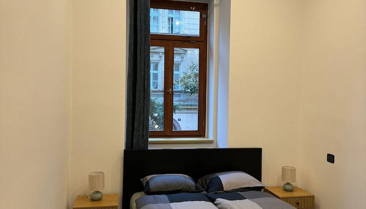 Foto 1 - Cool Apartment With Small Balcony Near Florenc