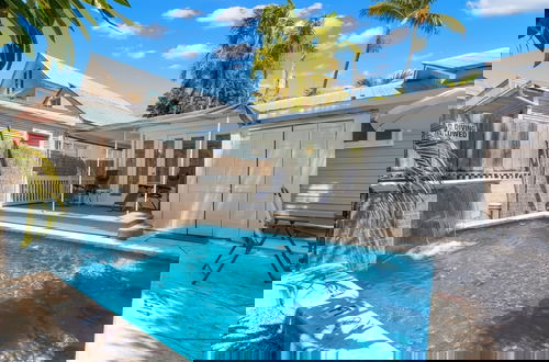 Foto 22 - Poolside Suite by Brightwild Pvt Pool Parking