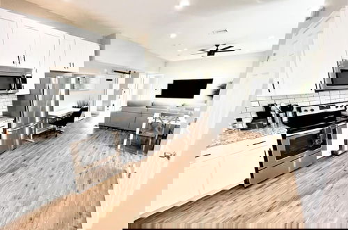 Foto 12 - The Loft at Park Place - 3rd Floor Walk up King and Queen Beds Fast Wifi and Free Coffee