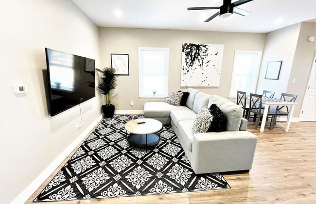 The Loft at Park Place - 3rd Floor Walk up King and Queen Beds Fast Wifi and Free Coffee - Foto 1