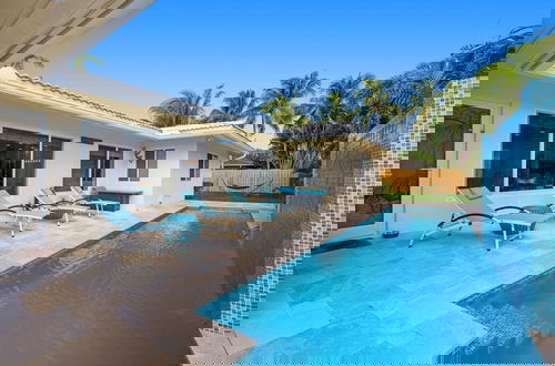 Foto 5 - Walking Distance to the Beach 3Br House With Pool