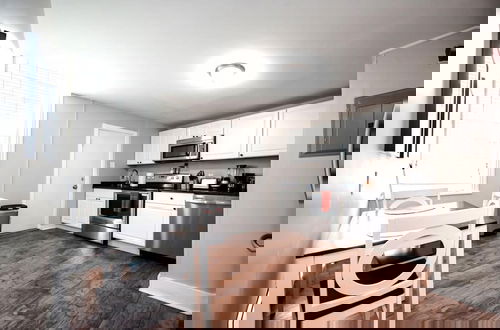 Photo 12 - Park Place- Cozy Modern Space Fully Updated Fast Wifi Good Coffee and Easy Parking