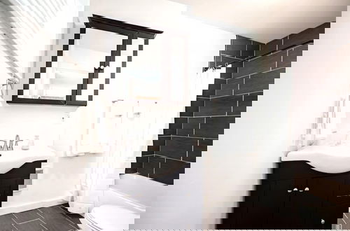 Photo 8 - Park Place- Cozy Modern Space Fully Updated Fast Wifi Good Coffee and Easy Parking
