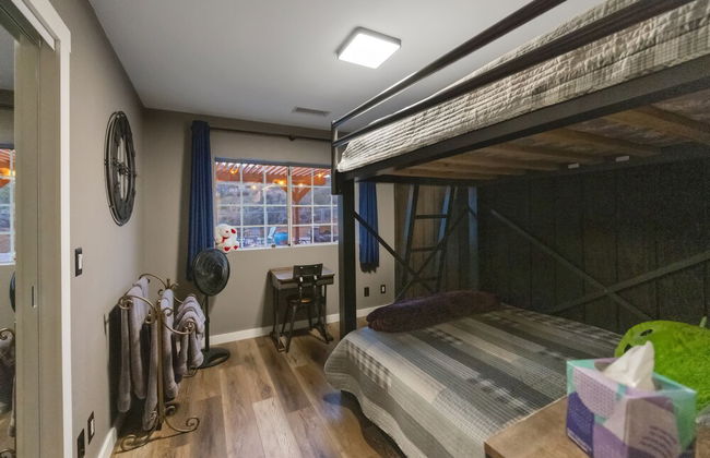New Luxury Prescott Lynx B B 4k ft2 Sleeps 22 - Photo 16