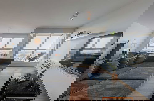 Foto 5 - Modern Antwerp Apartment With City Views 2 Bedrooms
