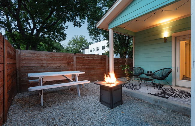 Upstay - East Austin Home w Yard Games Fire Pit - Foto 2