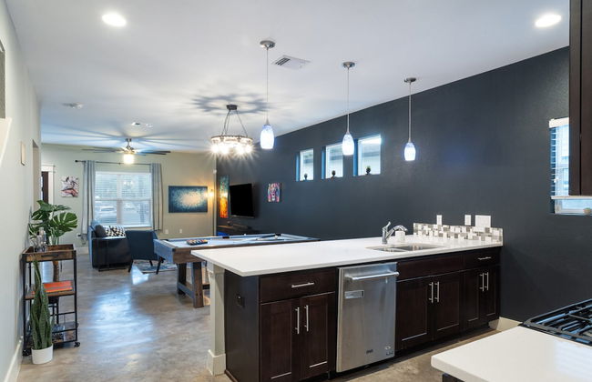 Upstay - East Austin Home w Yard Games Fire Pit - Foto 9