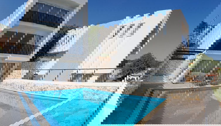 Foto 1 - Private Pool Garden Villa- All Rooms w AC