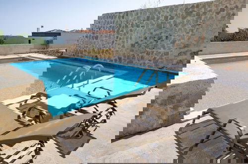 Foto 20 - Private Pool Garden Villa- All Rooms w AC