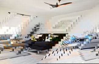 Foto 2 - Stunning 2BR Suite, Just Steps to the Beach