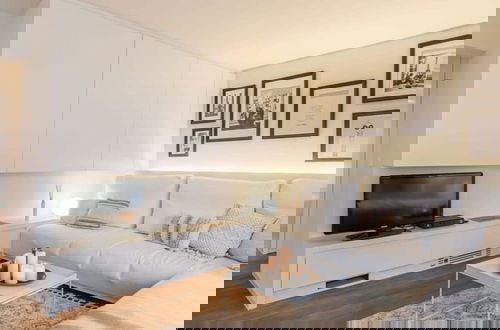 Foto 8 - Modern Apartment With Terraces and Parking