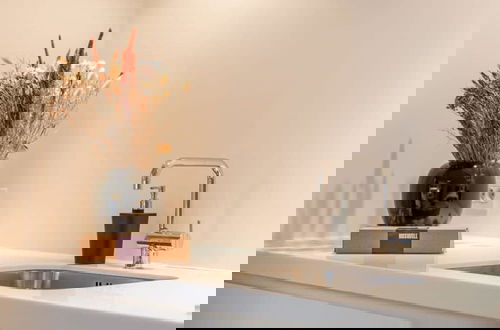 Foto 13 - Modern Apartment With Terraces and Parking