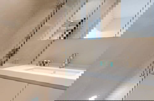Foto 4 - Modern Apartment With Terraces and Parking