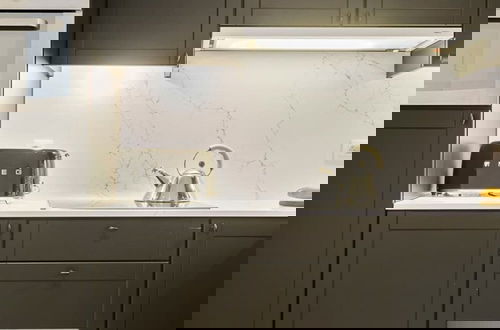 Foto 16 - Stunning Modern Apartment With Large Terrace