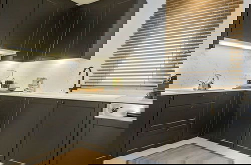 Foto 3 - Stunning Modern Apartment With Large Terrace