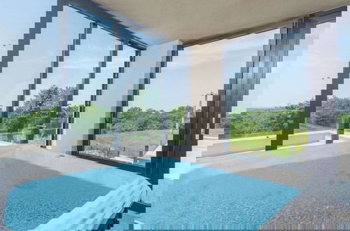 Foto 3 - Wonderful Villa With Swimming Pool and Wellness
