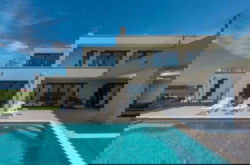 Foto 23 - Wonderful Villa With Swimming Pool and Wellness