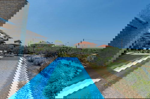 Foto 15 - Modern Villa With Pool, Covered Terrace and sea View
