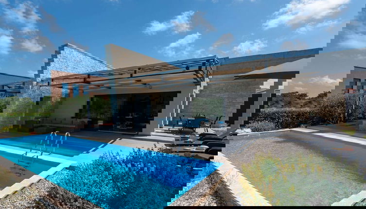 Foto 1 - Modern Villa With Pool, Covered Terrace and sea View