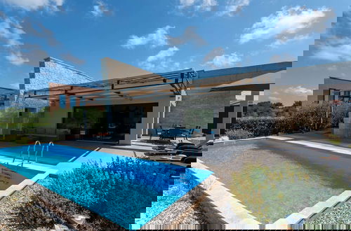 Foto 1 - Modern Villa With Pool, Covered Terrace and sea View