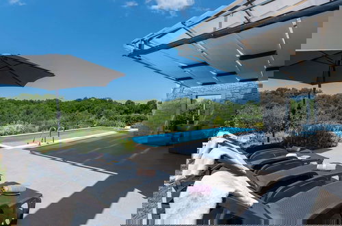 Foto 18 - Modern Villa With Pool, Covered Terrace and sea View