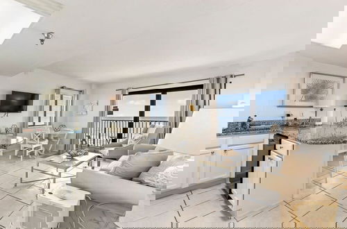 Foto 10 - Top Floor Oceanfront Condo w Pool Beach Access