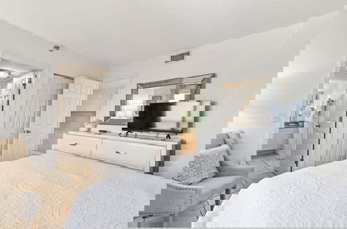 Foto 19 - Top Floor Oceanfront Condo w Pool Beach Access