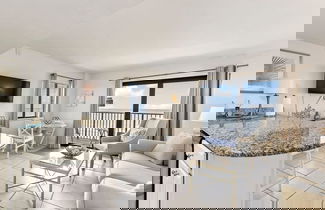 Foto 3 - Top Floor Oceanfront Condo w Pool Beach Access