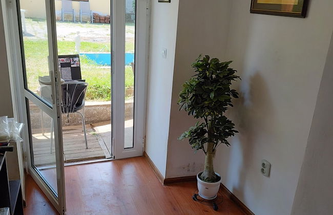 Newly Renovated 2 Bed Ground Floor Flat in Haskovo - Foto 9