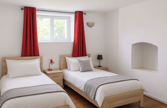 2 Bed Villa - Sleeps 7 - Private Garden - Parking - Foto 3