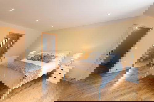 Foto 5 - Luxury 4 Bedroom Holiday Home Overlooking the sea on Valentia Island