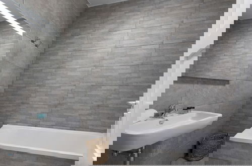 Photo 27 - A Stunning Apartment With Spectacular sea Views