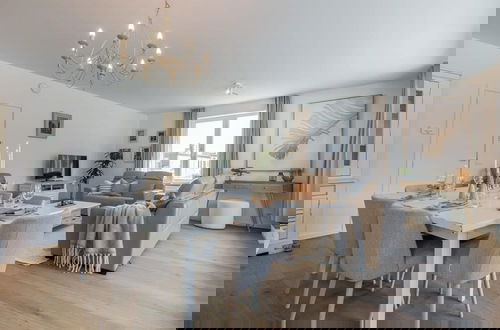 Foto 3 - A Luminous Apartment Near the Marina