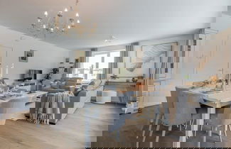 Foto 3 - A Luminous Apartment Near the Marina
