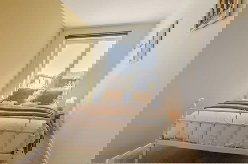 Foto 8 - A Luminous Apartment Near the Marina