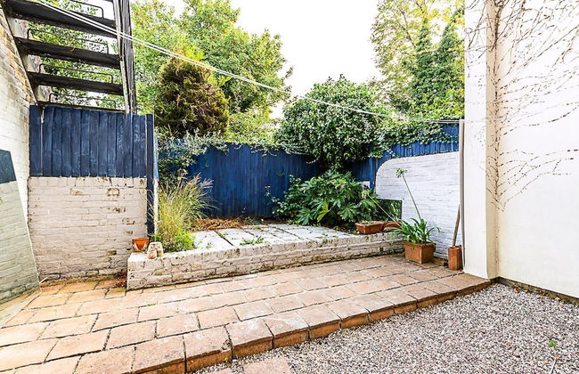 Retro Charm and Modern Comforts - Foto 24