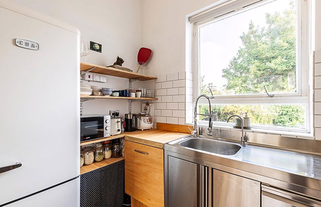 Retro Charm and Modern Comforts - Foto 11