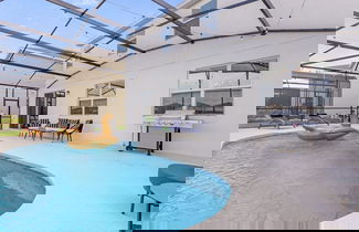 Foto 1 - Modern 8BR Family Home With Private Pool BBQ