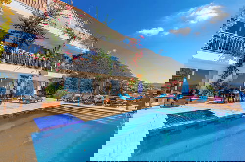 Photo 13 - Villa Fuchsia 4-bedroom Retreat With Private Pool and Breathtaking View
