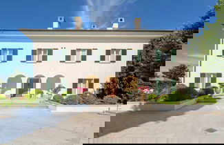 Foto 1 - Splendid Villa in Macerata With Pool & Views