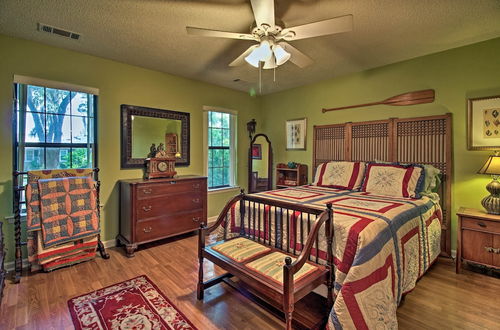 Photo 7 - Waterfront Midway Home W/sunroom & Large Yard